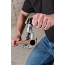 RIDGID Tubing Cutter 1/8 To 1-1/8 Inch Constant Swing With Heavy Duty Wheel 150 -Ridgid Shop 482305 6