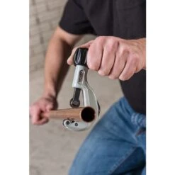 RIDGID Tubing Cutter 1/4 To 1-3/8 Inch Constant Swing Extended Length -Ridgid Shop 526727 4